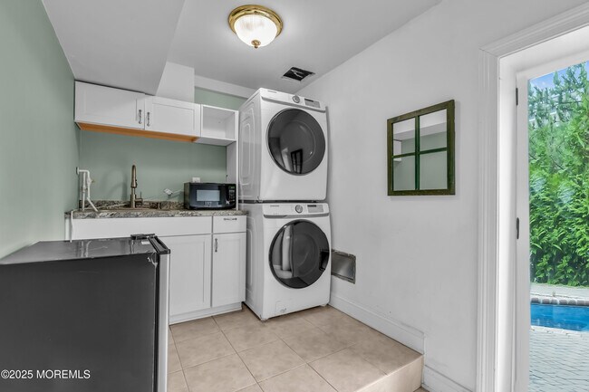 Building Photo - 2 Tradewinds Ln