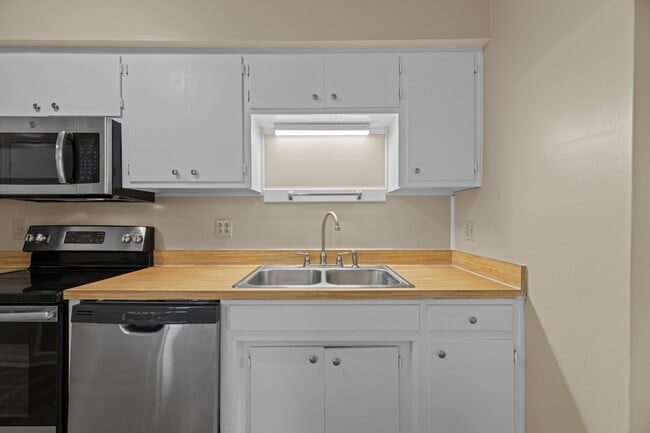 Building Photo - 21 Donnell Ave