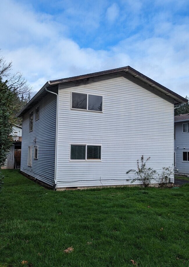 Building Photo - 613/615 NW 9th Avenue