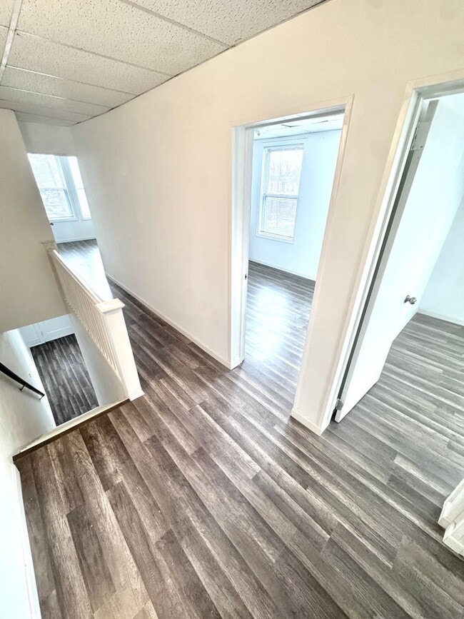 Building Photo - THREE BEDROOM IN WEST BETHLHEM