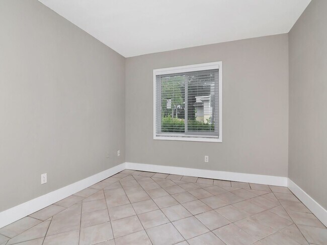 Building Photo - Ground Floor 2 Bedroom 2 Bath - Gated Comm...