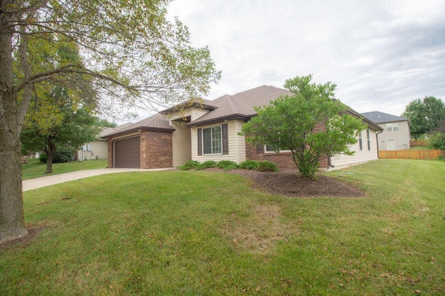 Building Photo - 7002 Madison Creek Dr