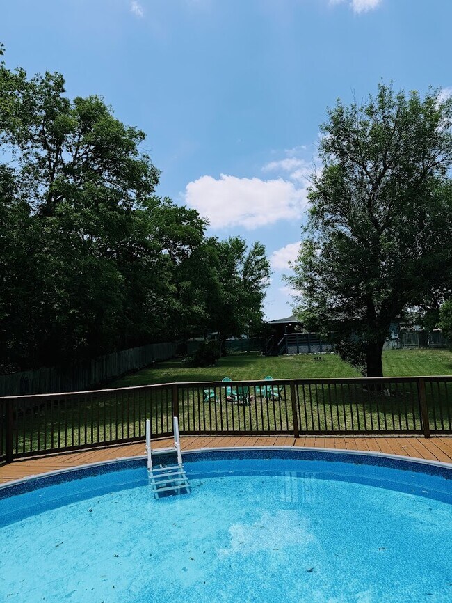 Building Photo - 105 Sky Country Dr