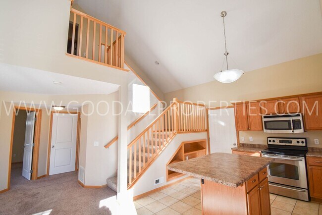 Building Photo - 1.5 Story 3-Bedroom Townhome with First-Fl...
