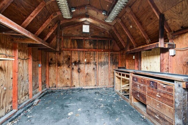 Building Photo - 1156 Cove Ln