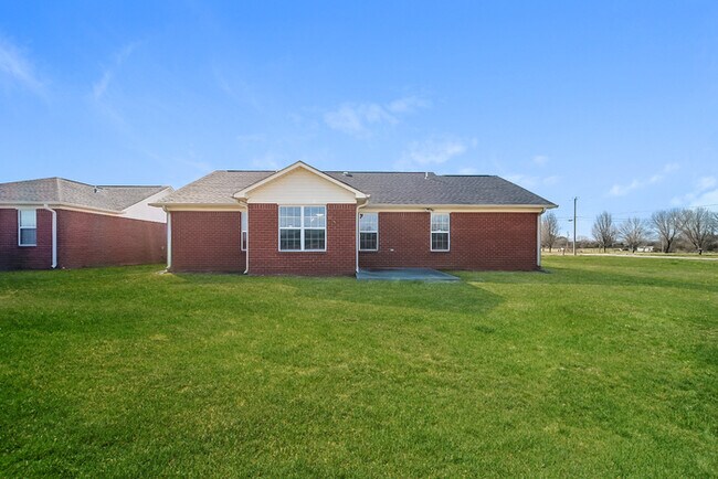 Building Photo - 467 Shady Ln