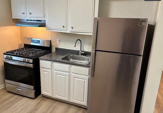 Building Photo - 752X Lange St