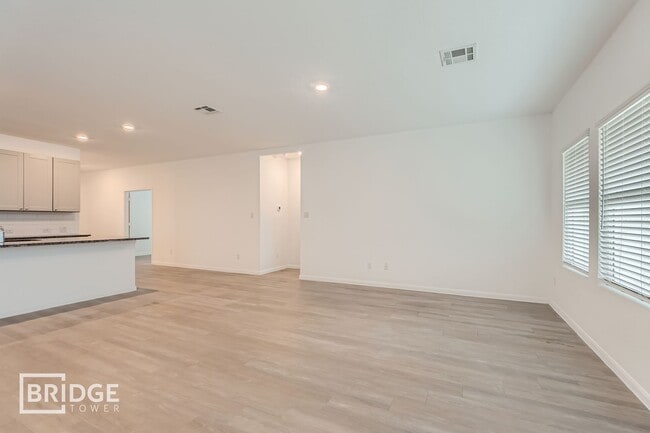 Building Photo - 2708 Coral Vly