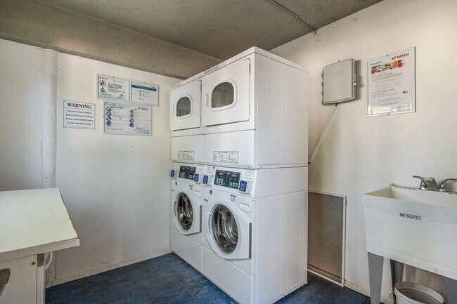 Building Photo - 450 Alcatraz Ave