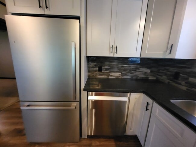 Building Photo - 30 Rdg Crk Dr