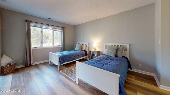 Building Photo - 704 Dover St