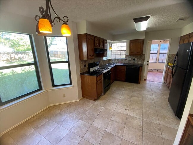 Building Photo - 1901 Terisu Cove