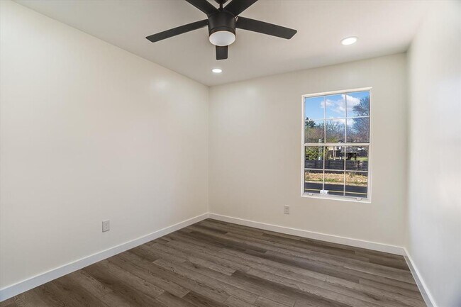Building Photo - 2511 Shiloh Dr