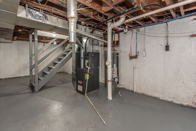 Building Photo - 104 Glen Garry Rd