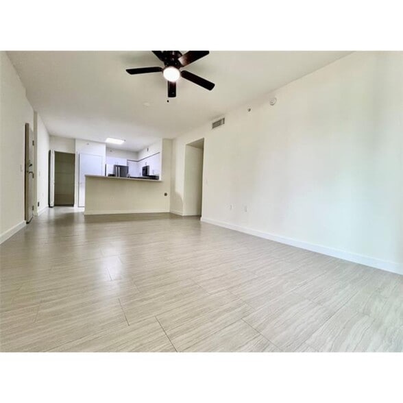 Building Photo - 601 NE 39th St