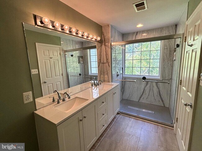 Building Photo - 20467 Blue Heron Terrace