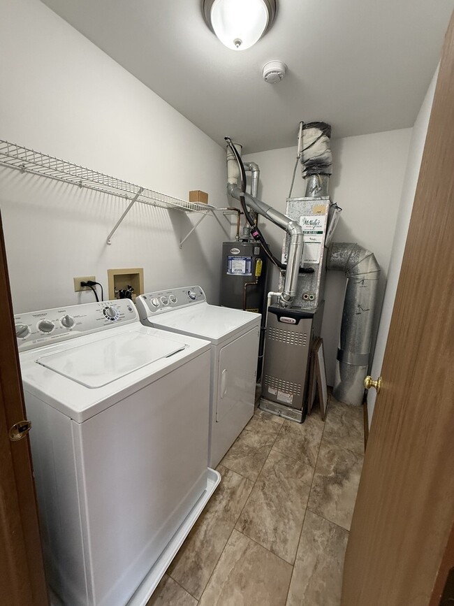 Building Photo - 545 Peebles Ct