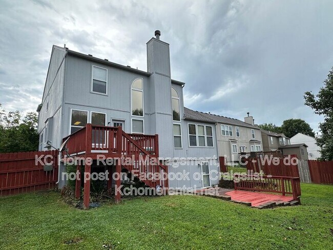 Building Photo - 9305 N Charlotte Ct
