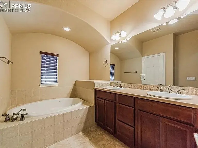 Building Photo - 10818 Tincup Creek Pt