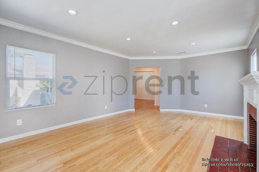 Building Photo - 9116 S Van Ness Ave