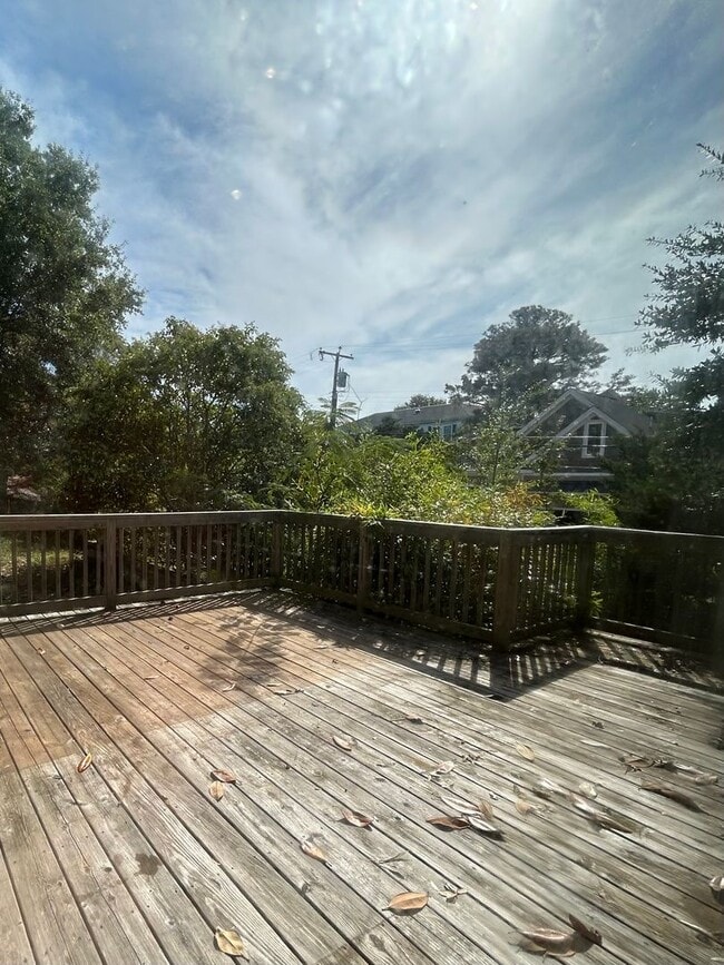 Building Photo - 3 Bed 2 Bath Coastal Living Near the Ocean...