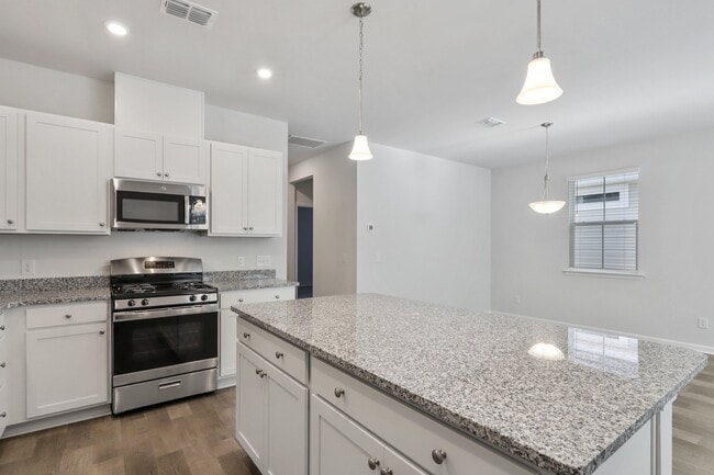 Building Photo - "Charming 4 Bed/2 Bath Home in Bluffton, S...