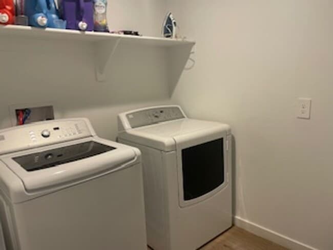 Building Photo - Beautiful Move-In Ready Two-Story Home in Silverbell Crossing!