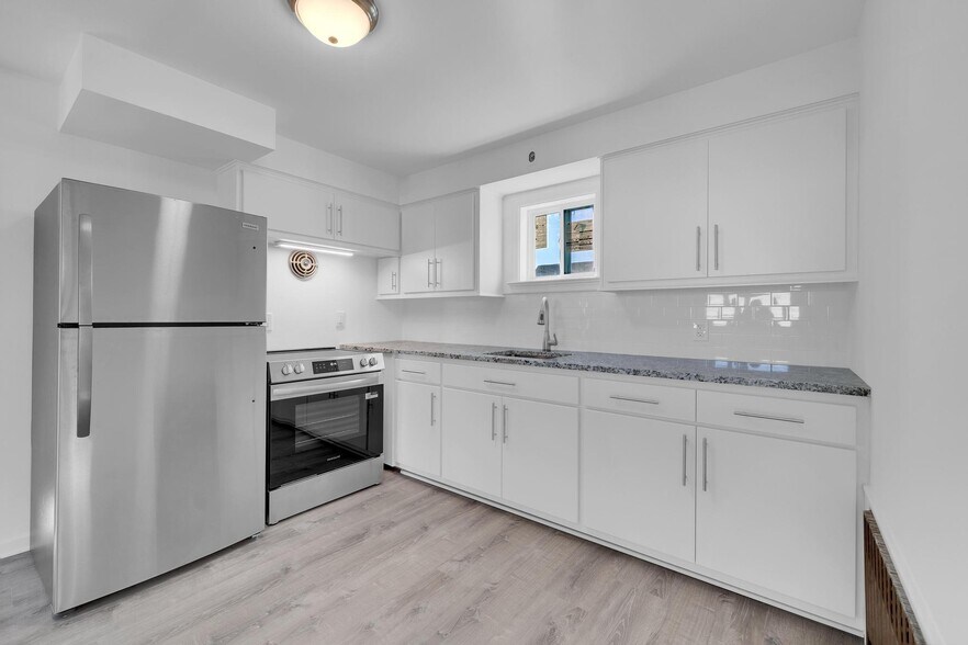 Building Photo - 148 S 4th Ave