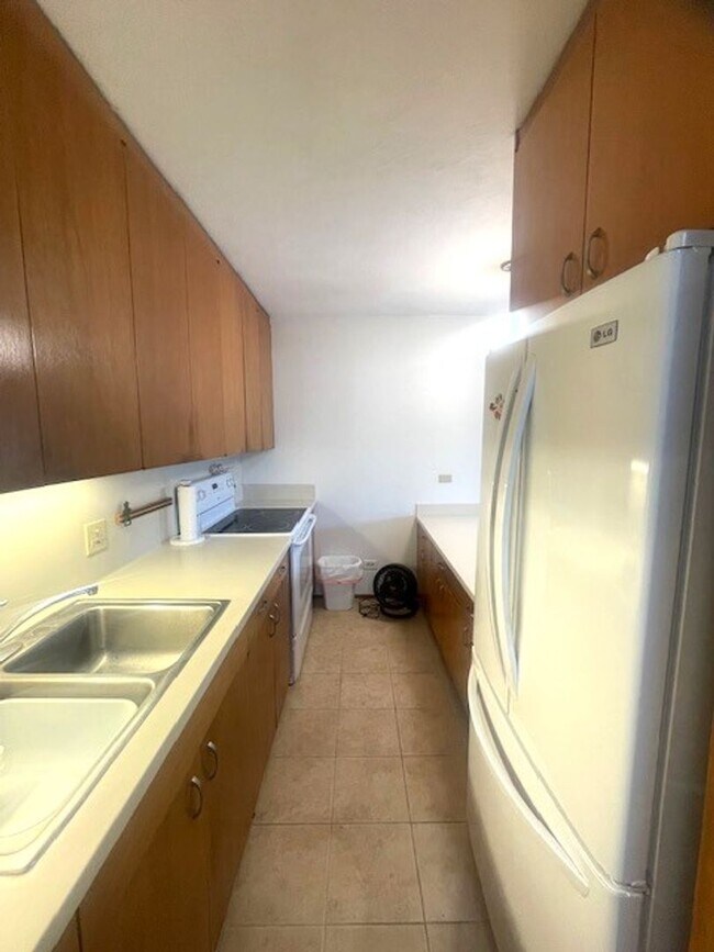 Building Photo - Beautiful 1 Bedroom / 1 Bath at Queen Emma Gardens