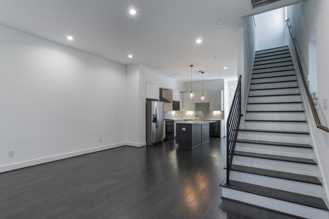 Building Photo - 5841 Dolores St