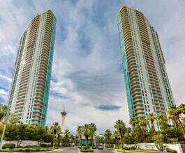 Building Photo - Turnberry Tower Beauty With Stunning Views