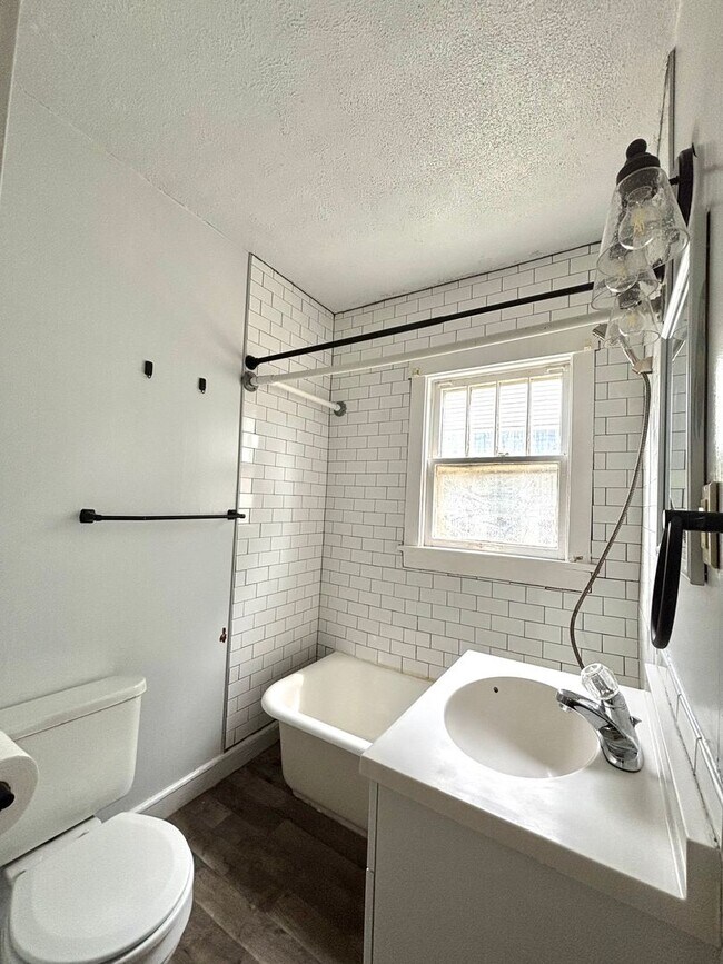 Building Photo - 819 Hoffman Ct