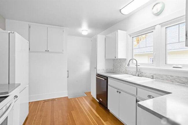 Building Photo - 8 Newell St