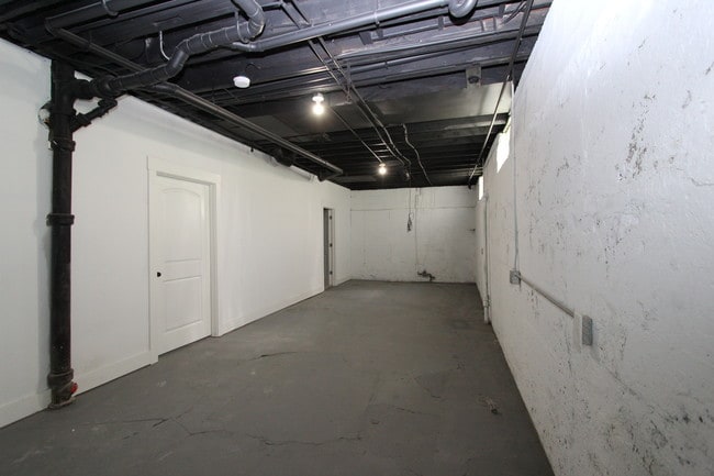 Building Photo - 225 Garfield Ave SW