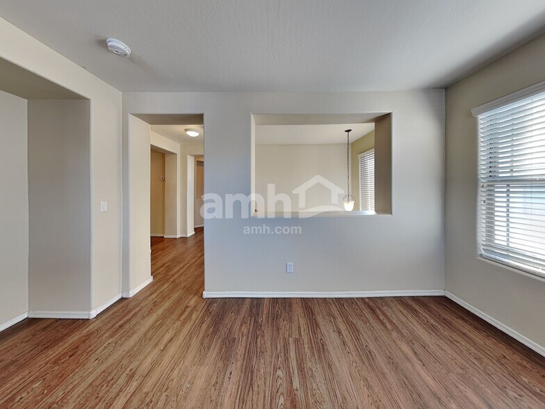 Building Photo - 2063 S Starling Dr