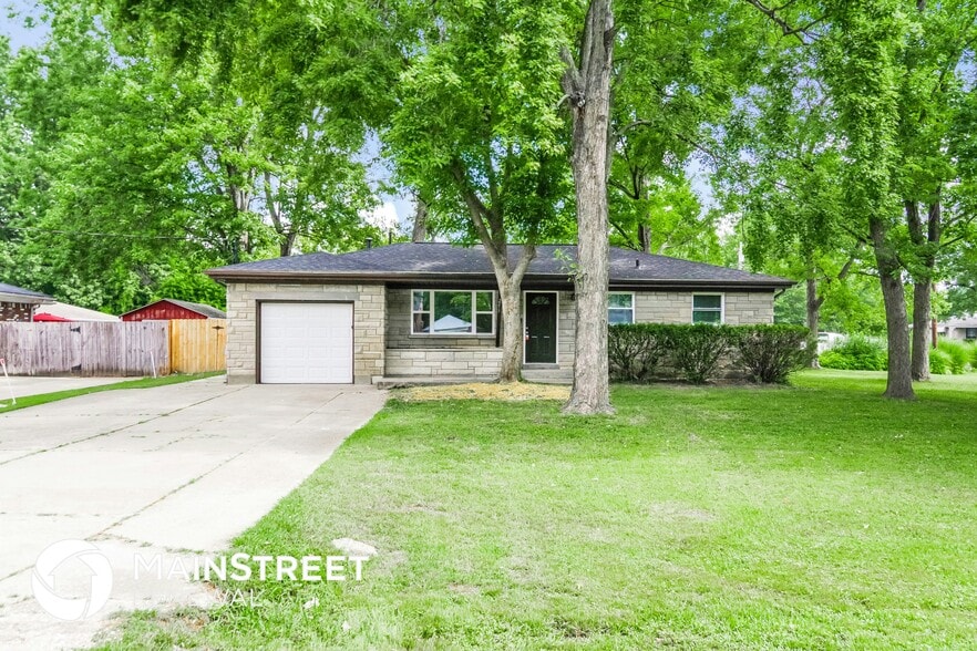 Primary Photo - 2215 Cavalier Dr