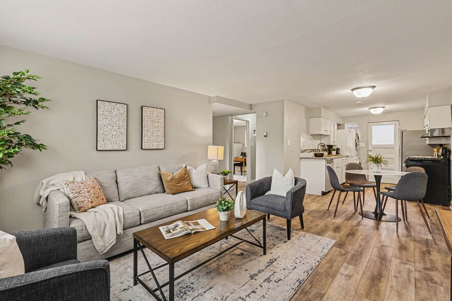 Living room - 105 S Meade St