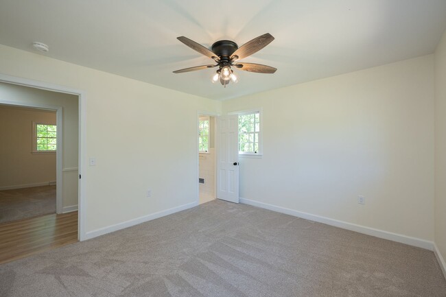 Building Photo - SPACIOUS RETREAT WITH DOWNTOWN CONVENIENCE