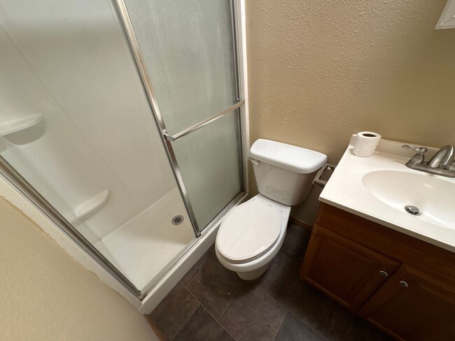 Building Photo - Nice 3 Bedroom 2 Bathroom home for $1250!