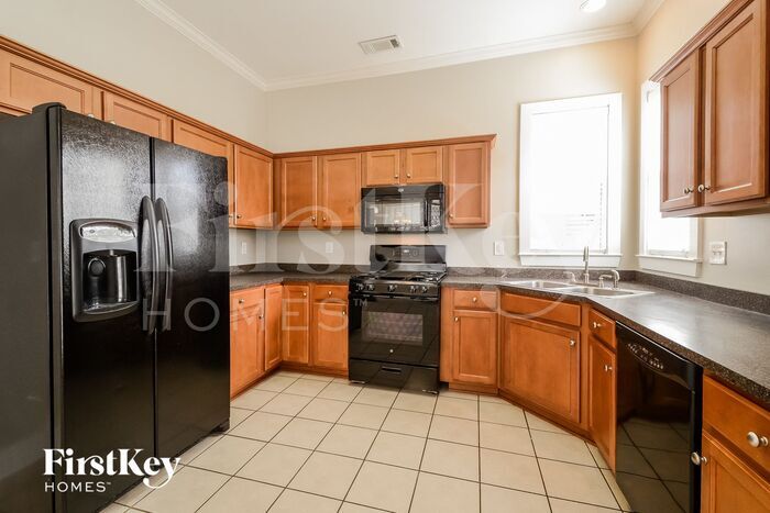 Building Photo - 4572 Gibson Dr