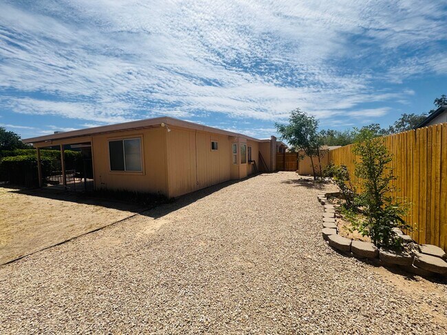 Building Photo - Nice 3 Bedroom Home with Countryside Commu...