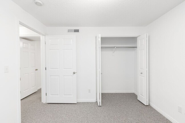 Building Photo - Serene 3 Bedroom, 2 Bathroom Home in Pine ...