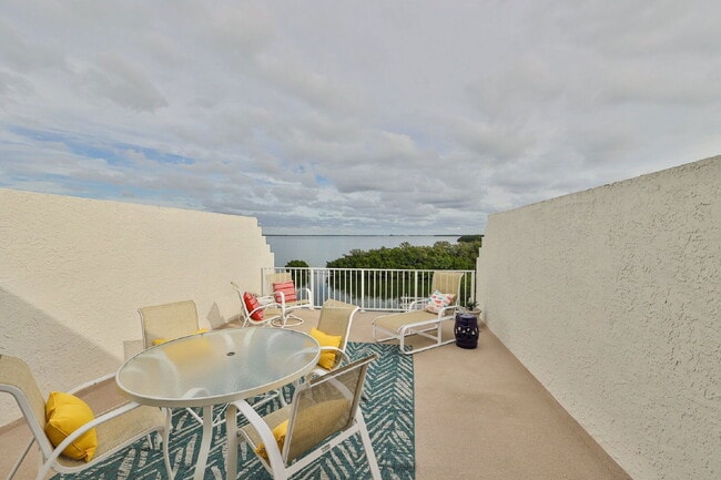 Building Photo - 1593 Pinellas Bayway S