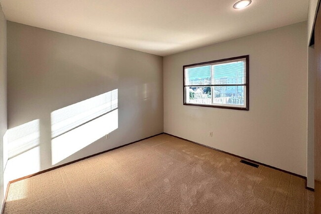 Building Photo - 12941 NE 71st St