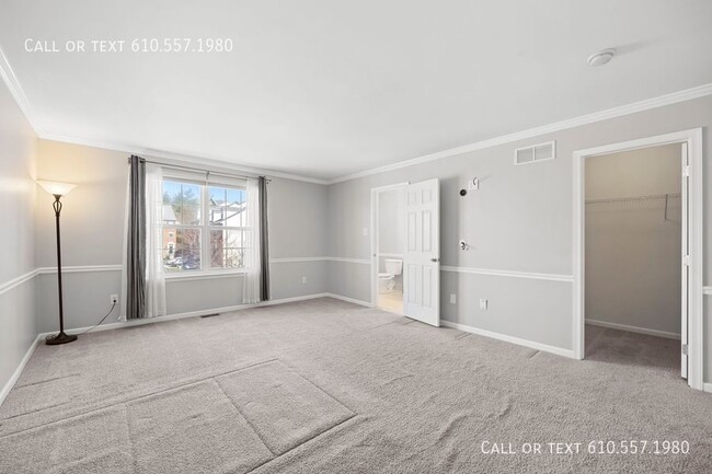 Building Photo - BEAUTIFUL BRICK TOWNHOME LOCATED IN FREEDL...