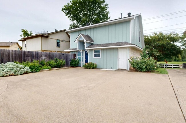 Building Photo - 512 Camp Ct