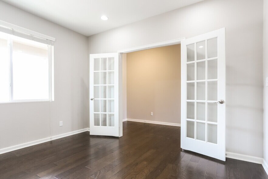 Building Photo - 7649 Blue Water Dr