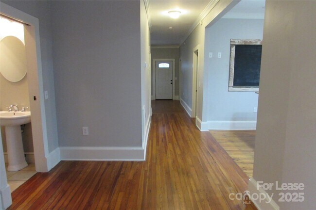 Building Photo - 730 Herrin Ave