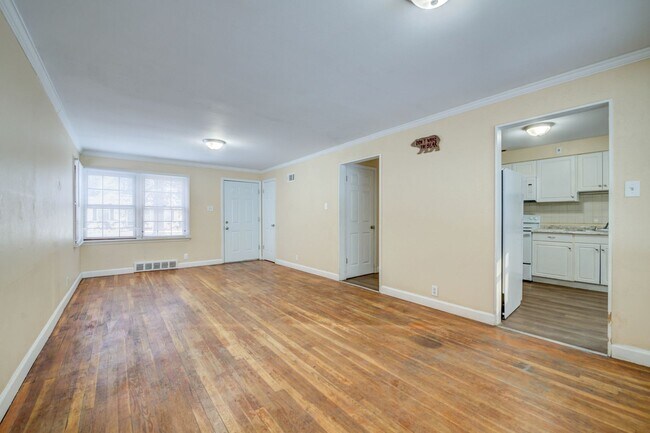 Building Photo - Charming 3-Bedroom Home with Garage, Basement & Fenced Backyard