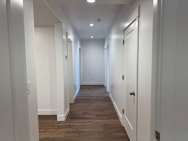 Building Photo - 3 Bedroom 2 Bathroom -Basement Apartment-Saddlebrook Dr. Santaquin